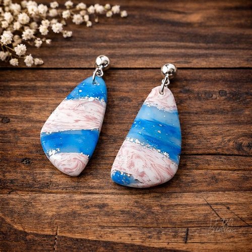 Boucles d'oreille moderne polymère et résine effet quartz bleu, rose et argent