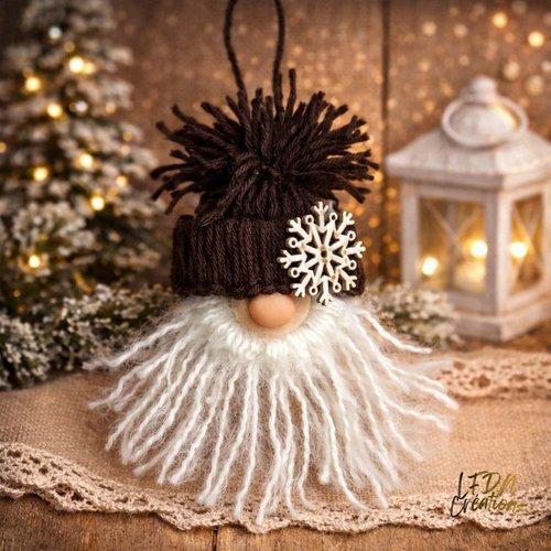 Gnome de noël artisanal avec bonnet en laine marron