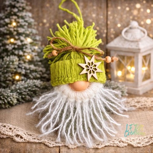 Gnome de noël artisanal avec bonnet en laine vert