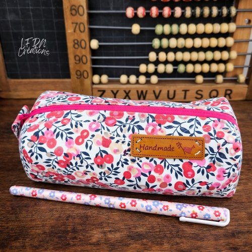Trousse d'écolière en tissu liberty fleuri + 1 crayon offert
