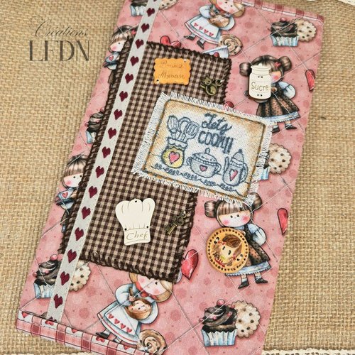 Protège cahier de recettes en tissu patchwork matelassé