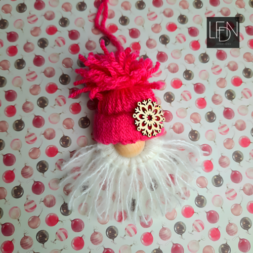 Gnome de noël artisanal avec bonnet en laine rose