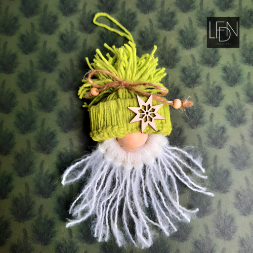 Gnome de noël artisanal avec bonnet en laine vert