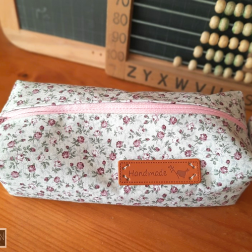 Trousse d'écolière en tissu liberty fleuri + 1 crayon offert