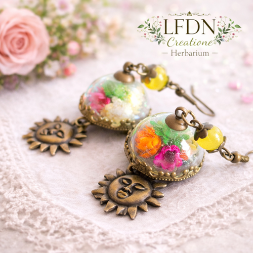 Boucles d’oreilles fleurs séchées sous verre – demi cloche herbier – bijou artisanal bronze – création unique