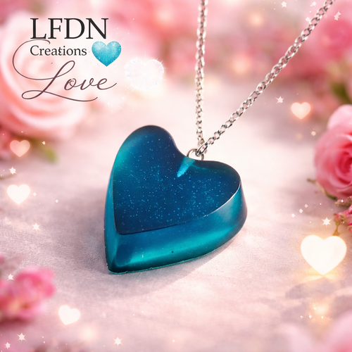 Collier cœur en résine bleu translucide – bijou romantique artisanal lfdn créations