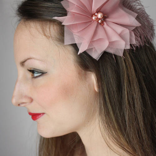 Pince A Cheveux Mariage Fleur Vieux Rose Et Plume Un Grand Marche