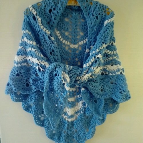 Chale Blanc Au Crochet Fait Main Un Grand Marche