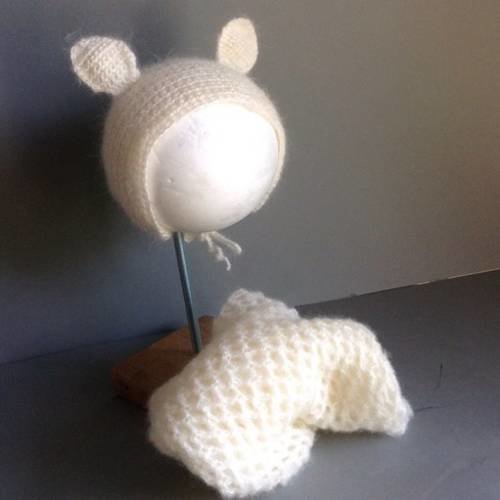Ensemble naissance au crochet 2 pièces : bonnet style béguin avec petites oreilles + wrap assorti 
