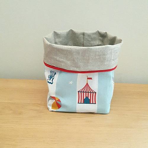 Panier de rangement réversible pour chambre d'enfant sur le thème du cirque