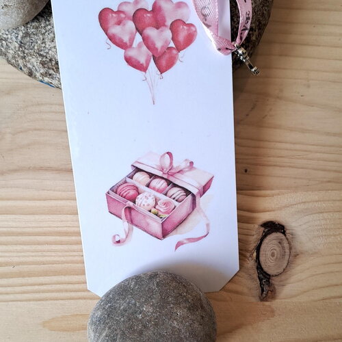 Marque-page papier motif macarons rose, cadeau gourmand papier plastifier