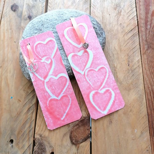 Marque-pages cœur roses