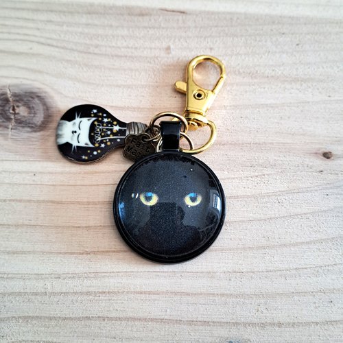 Porte clef cabochon chat aux yeux dorés