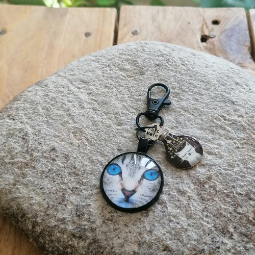 Porte-clés métal chat aux yeux bleu