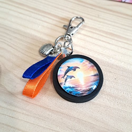 Porte clef cabochon bois dauphin, breloque sac