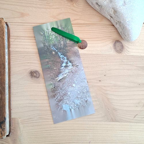 Marque-pages ruisseau dans la foret