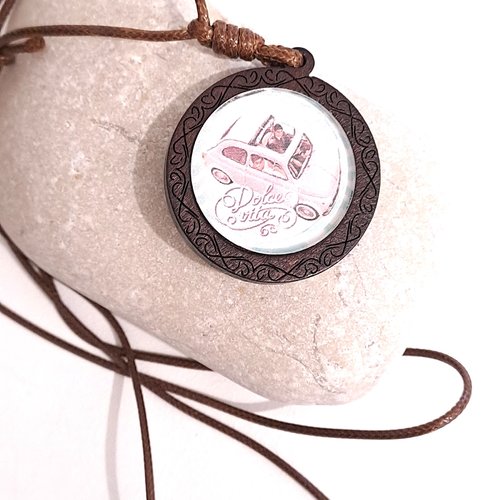 Collier cabochon voiture vintage rose