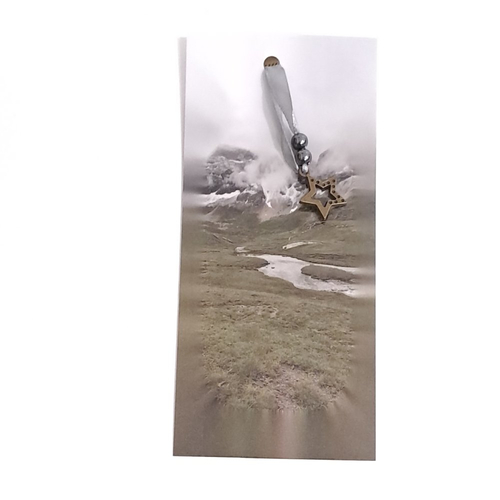 Marque-pages ruisseau en montagne