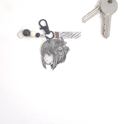 Porte clés blanc et gris manga fille , fait main