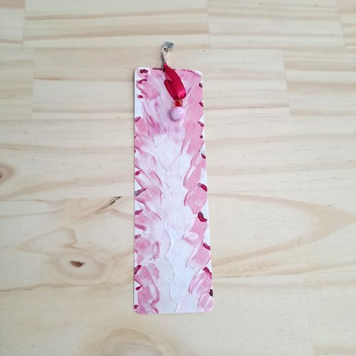 Marque-pages papier rose peint à la main