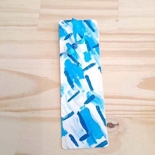 Marque page peint à la main bleu