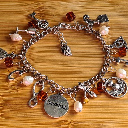 Bracelet ajustable "sassenach" en acier inoxydable, ambre et perles d'eau douce sur le thème de l’écosse et d'outlander.