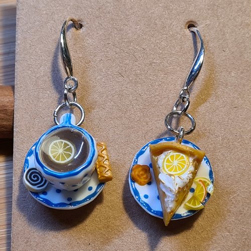 Boucles d'oreilles gourmandes asymétriques thé et tarte au citron