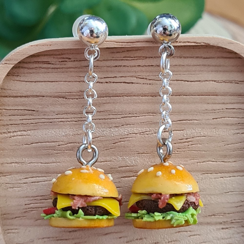 Boucles d'oreilles hamburger au bacon / bijoux gourmands en fimo / pendant d'oreille en acier