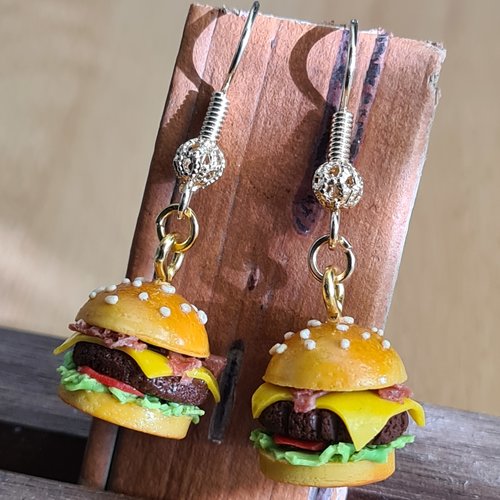 Boucles d'oreilles originales hamburger au bacon / bijou gourmand en fimo