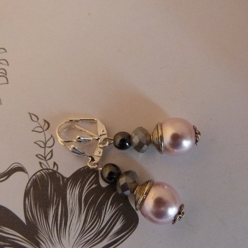 Boucles d'oreilles en perles de verre nacrées roses
