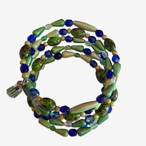 Bracelet à mémoire de forme dans des tons de vert et de bleu nuit