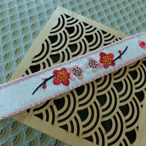 Bracelet brodé &quot;fleurs de cerisier&quot; rose, rouge