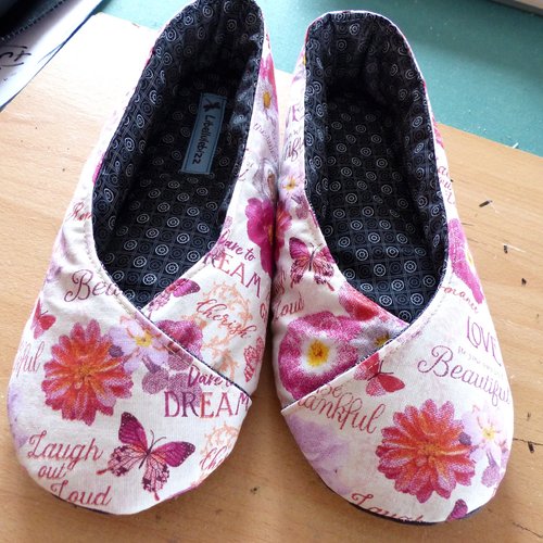 Chaussons feme kimon vintage fleurs et papillon rose
