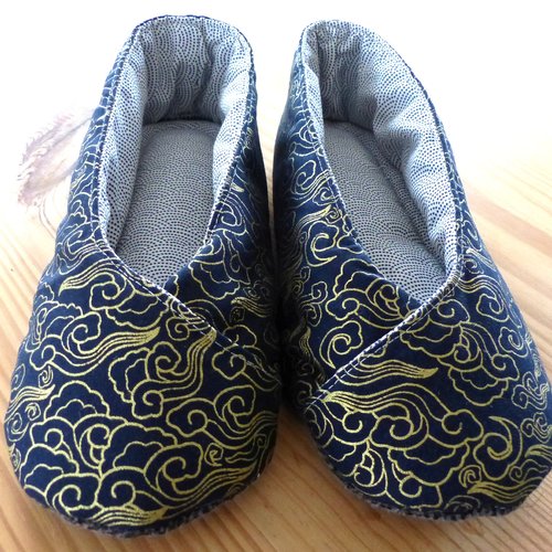 Chaussons femme "vagues japonaises" noir et dorures