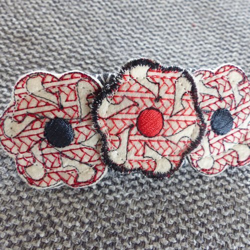 Barrette femme brodée 3 fleurettes rouge et noire