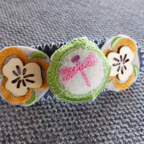 Barrette femme "libellule" tons vert-jaune et notes de rose