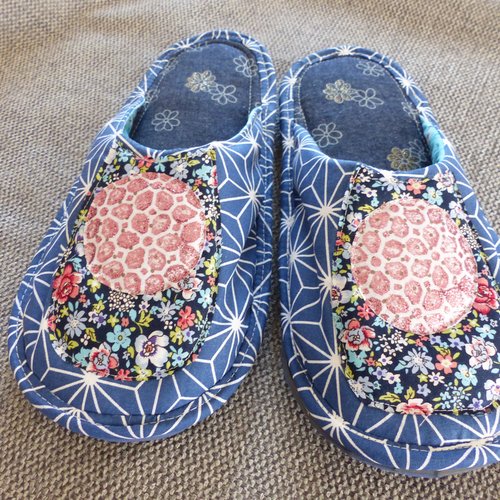 Mules femme t38-39 tissu bleu japonais et broderie dessus pieds