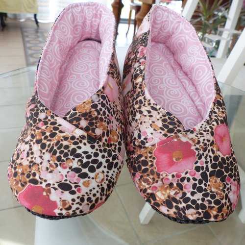 Chaussons femme kimono "léopard fleuri" tons rose - marron
