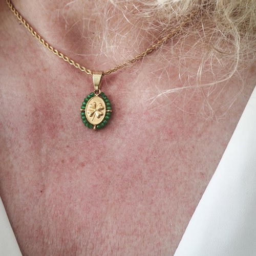 Collier médaillon trèfle – acier inoxydable doré