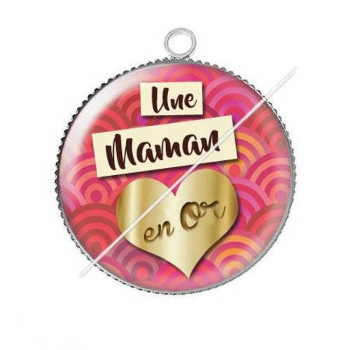 Pendentif cabochon résine une maman en or 