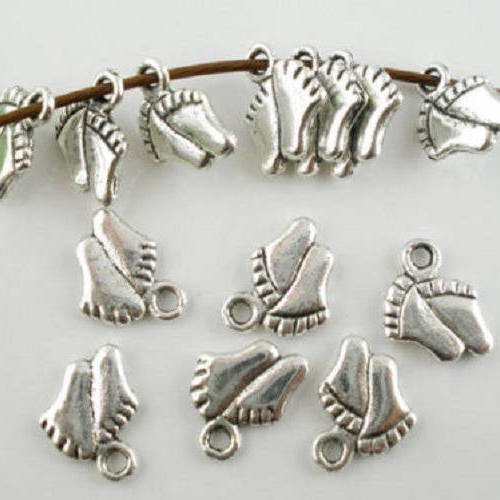 5 pendentifs breloques charms pieds bébé en métal argenté 