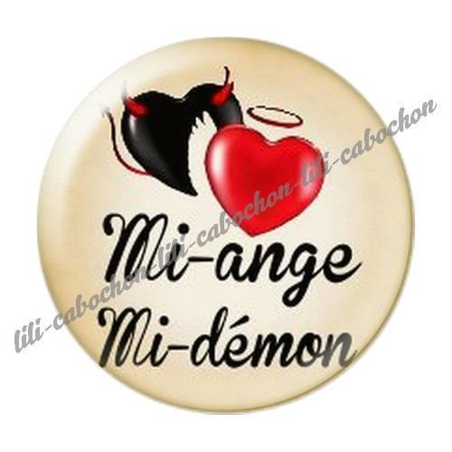 Cabochon résine a coller 25 mm mi-ange mi-démon 20 
