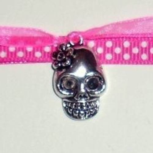 Bracelet 3 liens tissus fushia, tête de mort métal