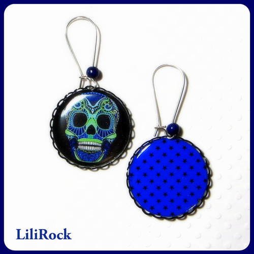 "tête de mort lilirock....!" , boucles d'oreilles cabochon métal noir 