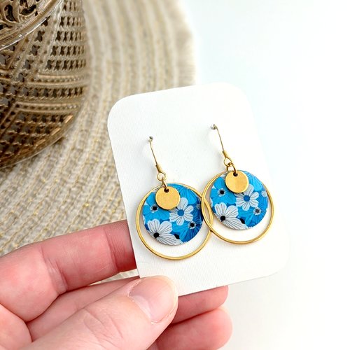 Boucles d'oreilles pendantes et rondes en acier inoxydable doré pour femme - collection naya : fleurs bleues