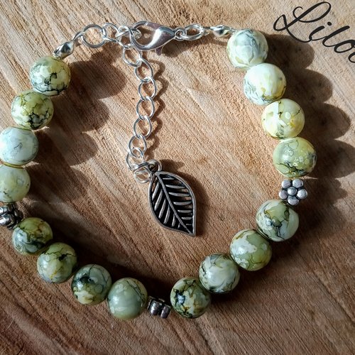 Bracelet fantaisie en perles de verre verte
