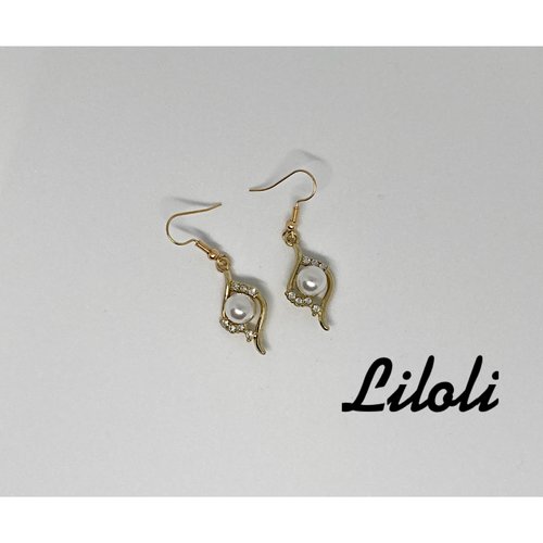 Boucle d’oreille perle nacrée