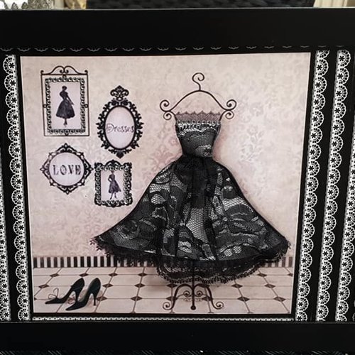Collection cadre la petite robe noire sur carton plume 