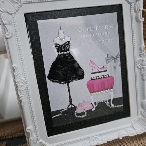 Cadre la petite robe noire