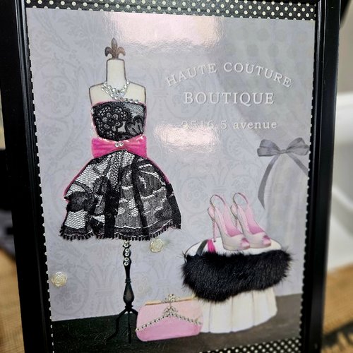 Cadre petite robe noire haute couture